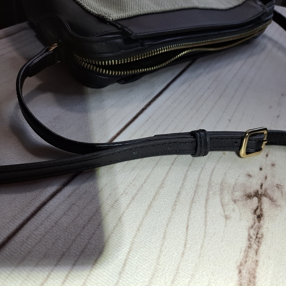 2 FOR 20 SALE Nine West Crossbody Purse Has Beauty Mark On The Back - Picture 15 of 15